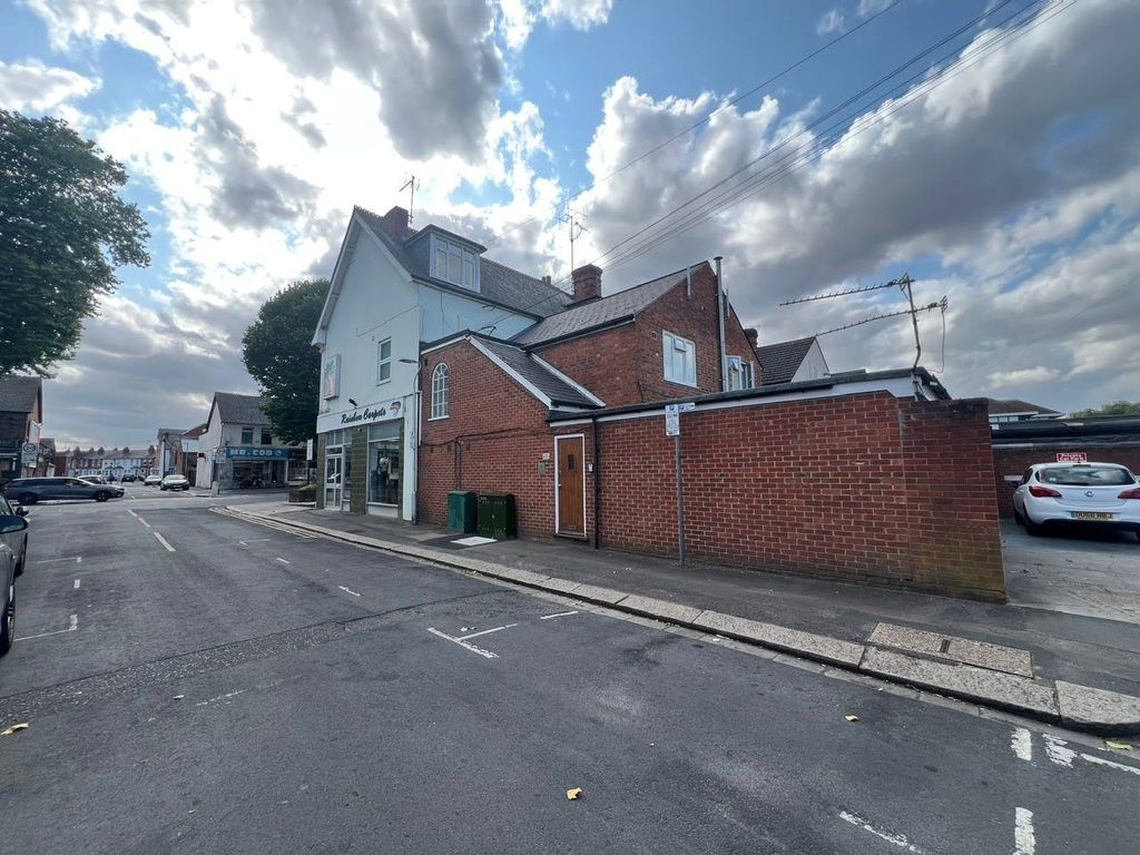 Property photo 2 of 9 140-142 Caversham Road - Side Elevation