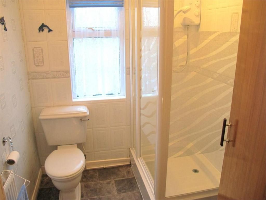 Property photo 1 of 11 Bathroom.Jpg