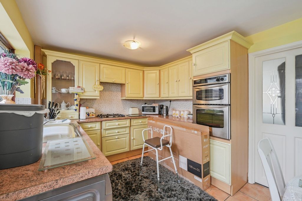 Property photo 2 of 17 Photo