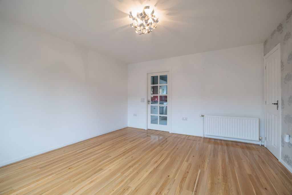 Property photo 2 of 27