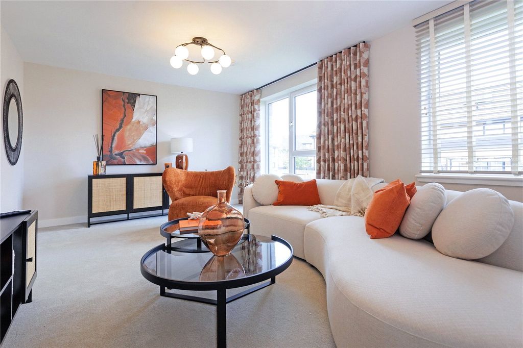 Property photo 3 of 21 Lounge