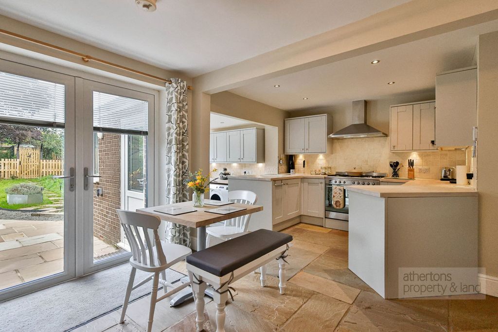 Property photo 2 of 31