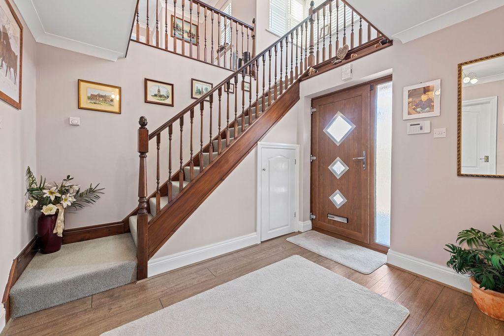 Property photo 2 of 21