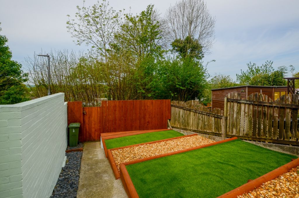 Property photo 2 of 10 12 Flamank Park Tps Bodmin Branch 01208 74182 -03