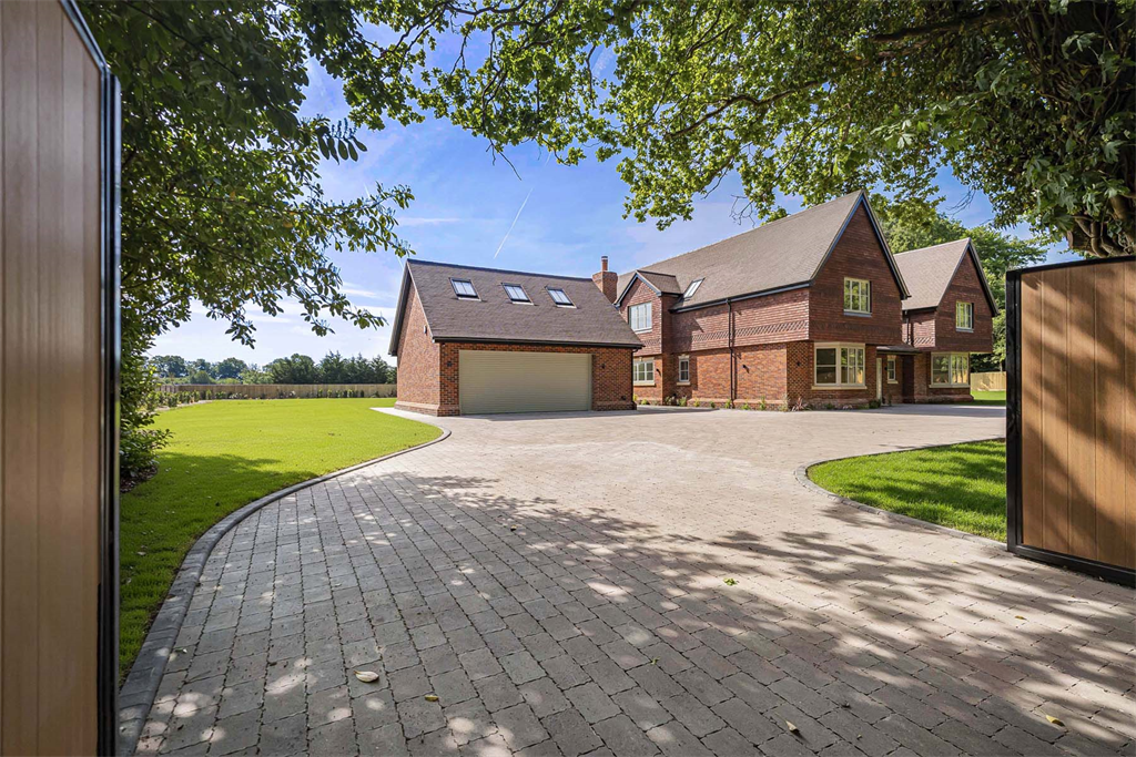 Property photo 1 of 30