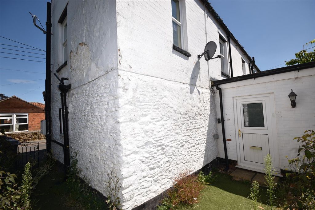 Property photo 2 of 14 Rear Courtyard