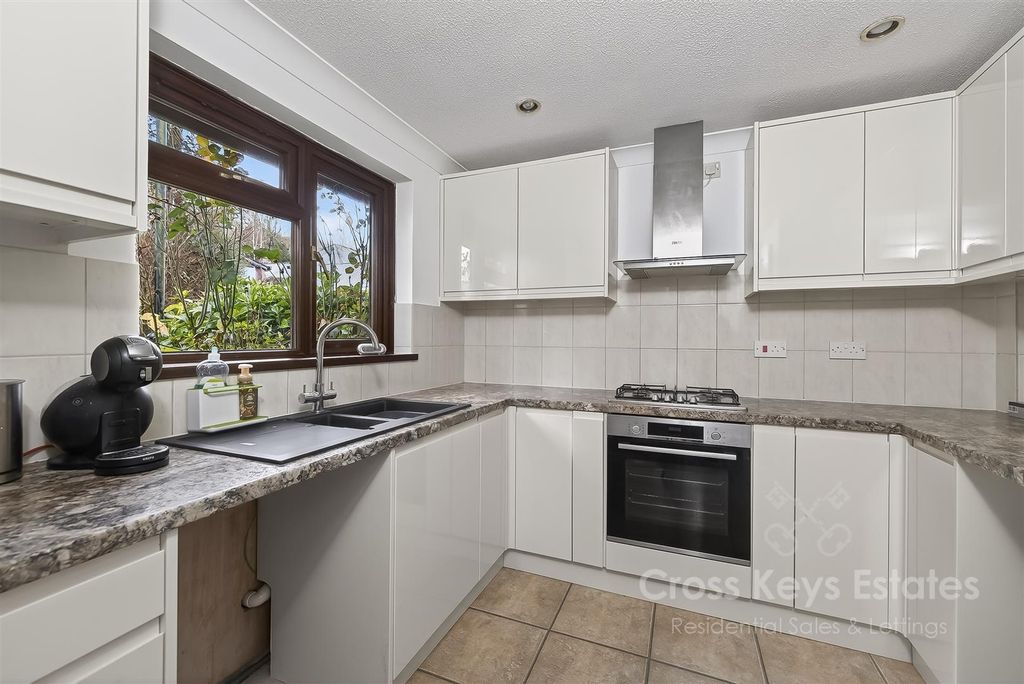 Property photo 3 of 27 Kitchen