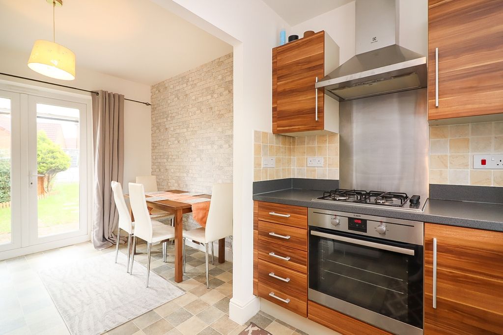 Property photo 3 of 37 Image00030