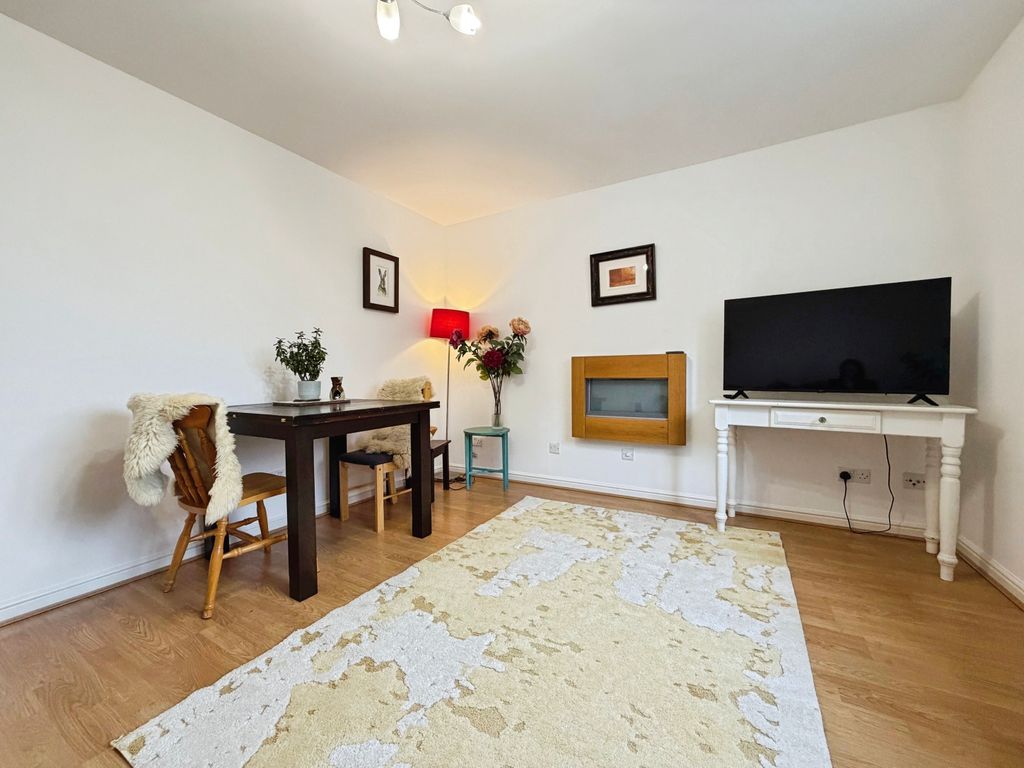 Property photo 3 of 12 Lounge