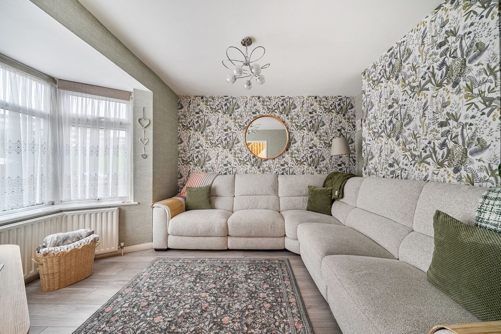 Property photo 2 of 18