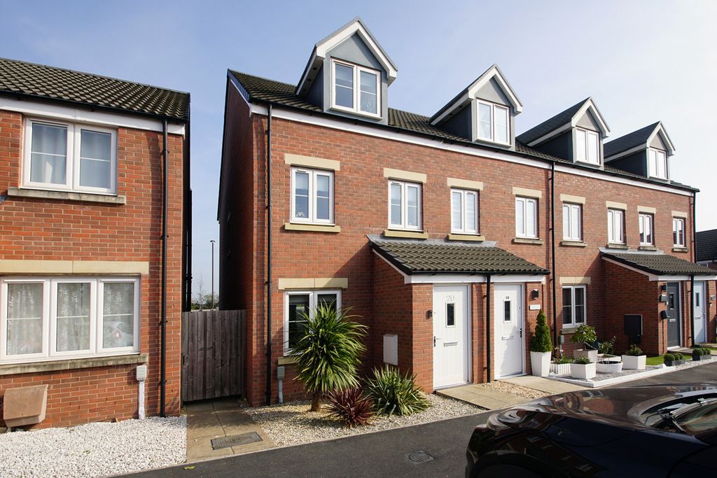 Property photo 2 of 25