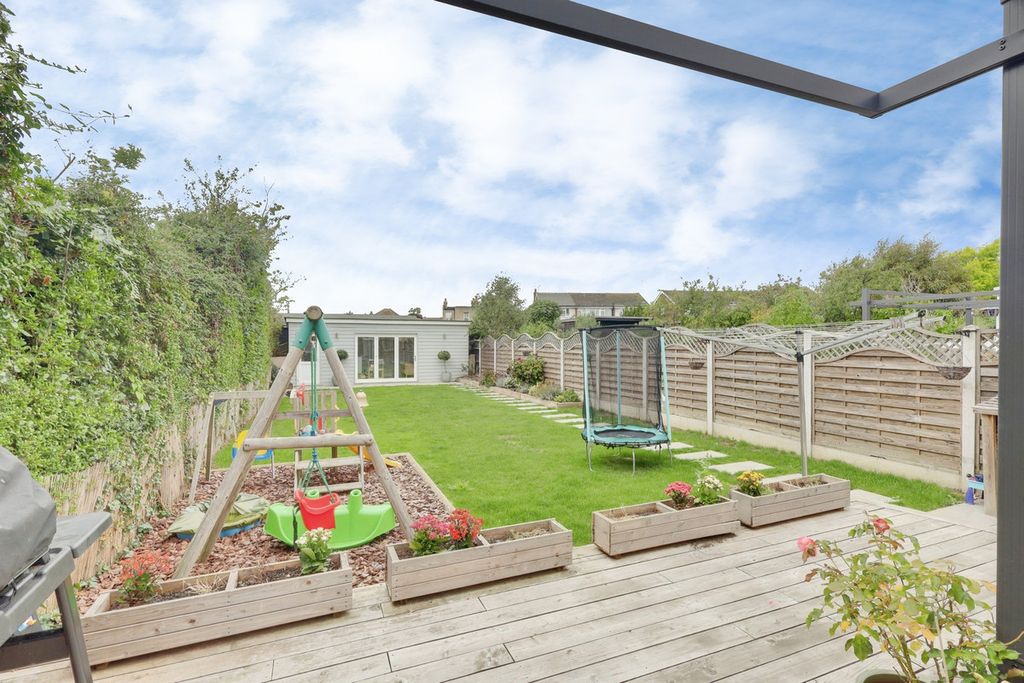 Property photo 3 of 35
