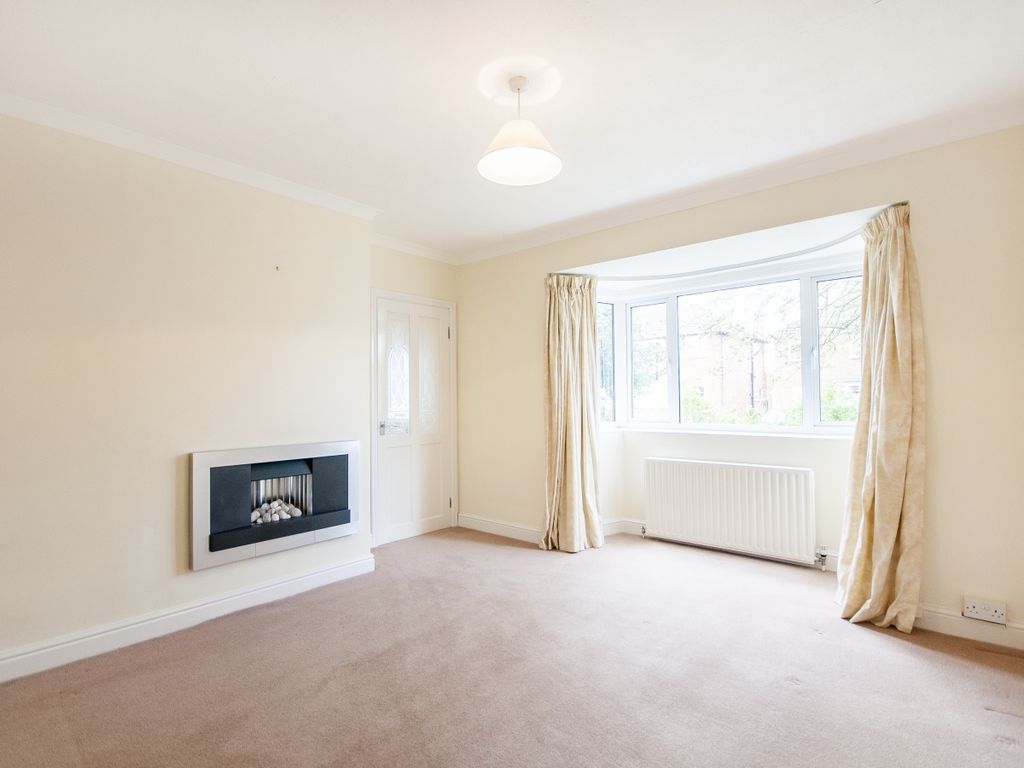 Property photo 3 of 13 Livingroom2