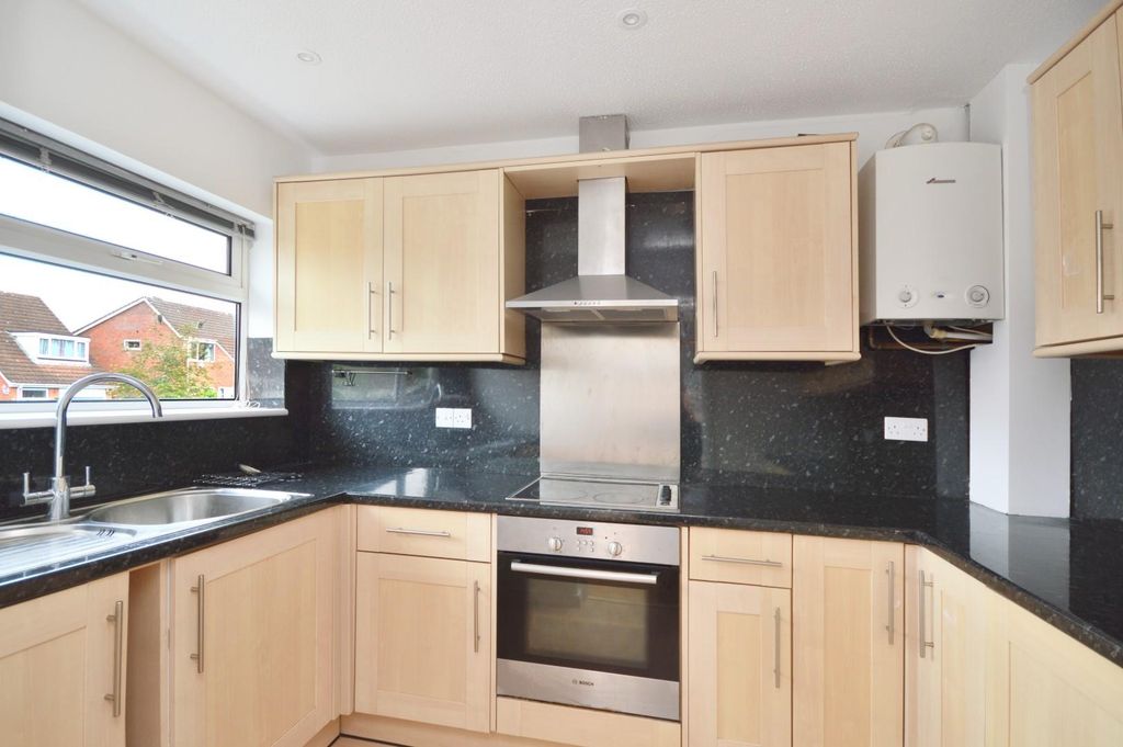 Property photo 3 of 17 Kitchen