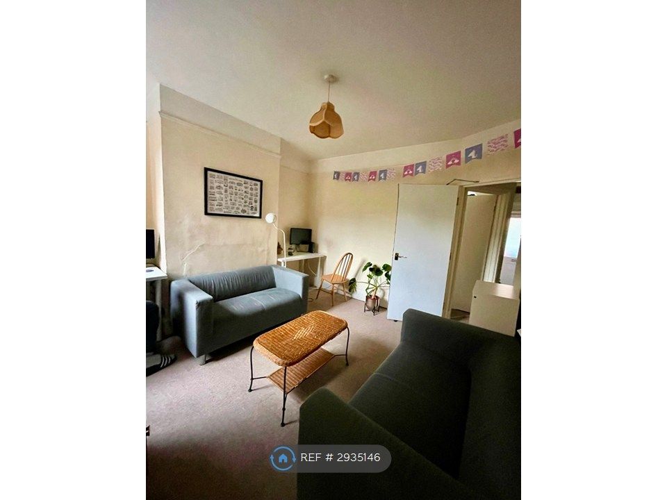 Property photo 3 of 11 Lounge