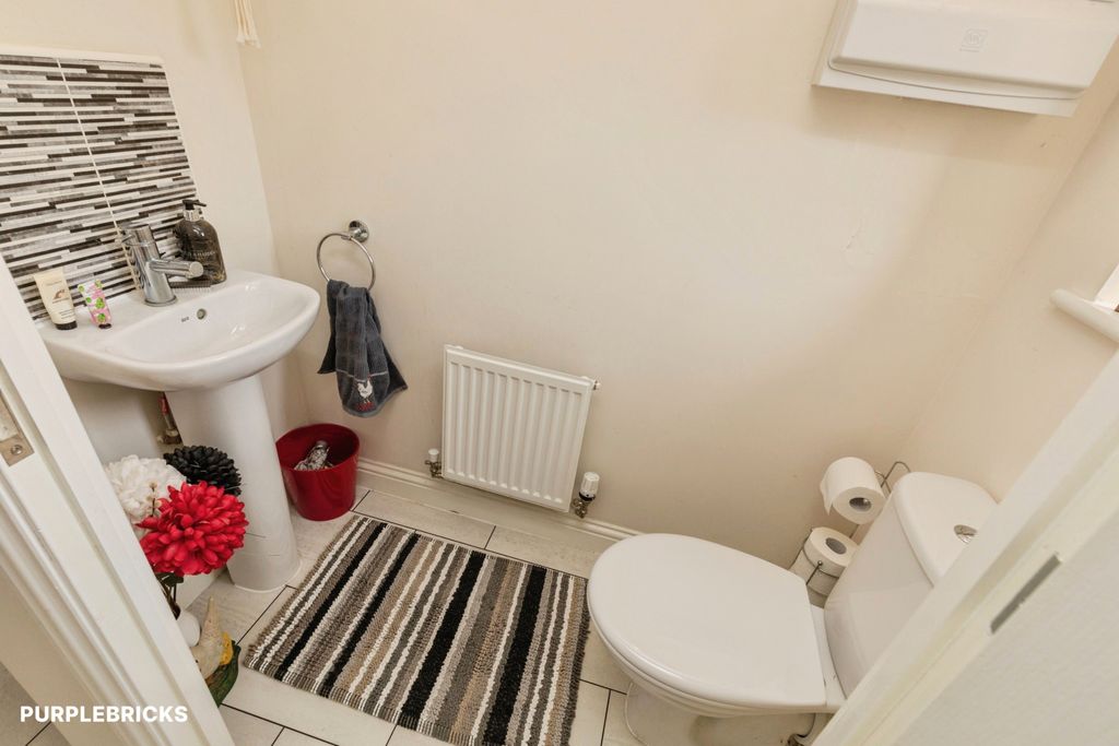 Property photo 3 of 21 Downstairs Cloakroom