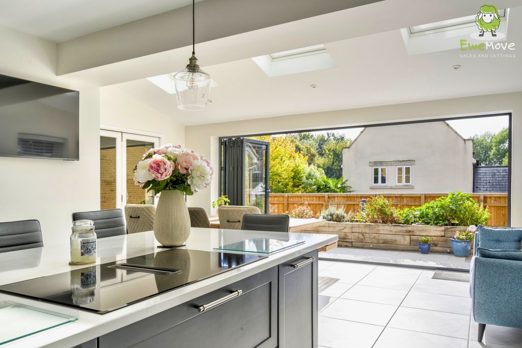 Property photo 2 of 28 35