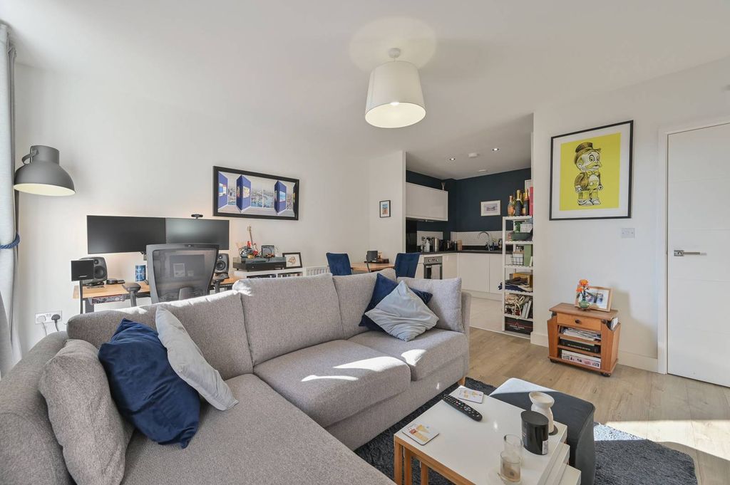 Property photo 3 of 11