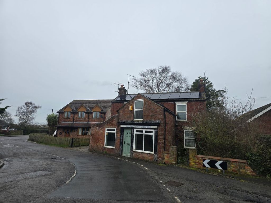 Property photo 2 of 24