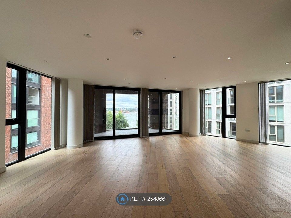 Property photo 3 of 17 Open-Plan Lounge To Balcony