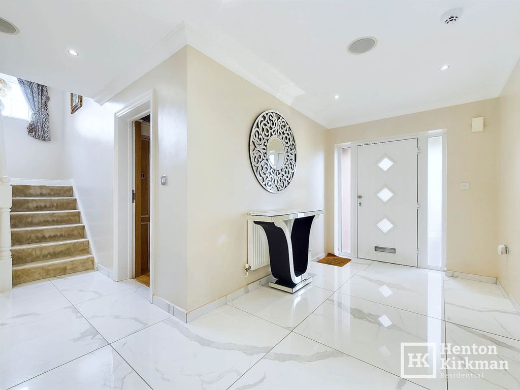 Property photo 3 of 44