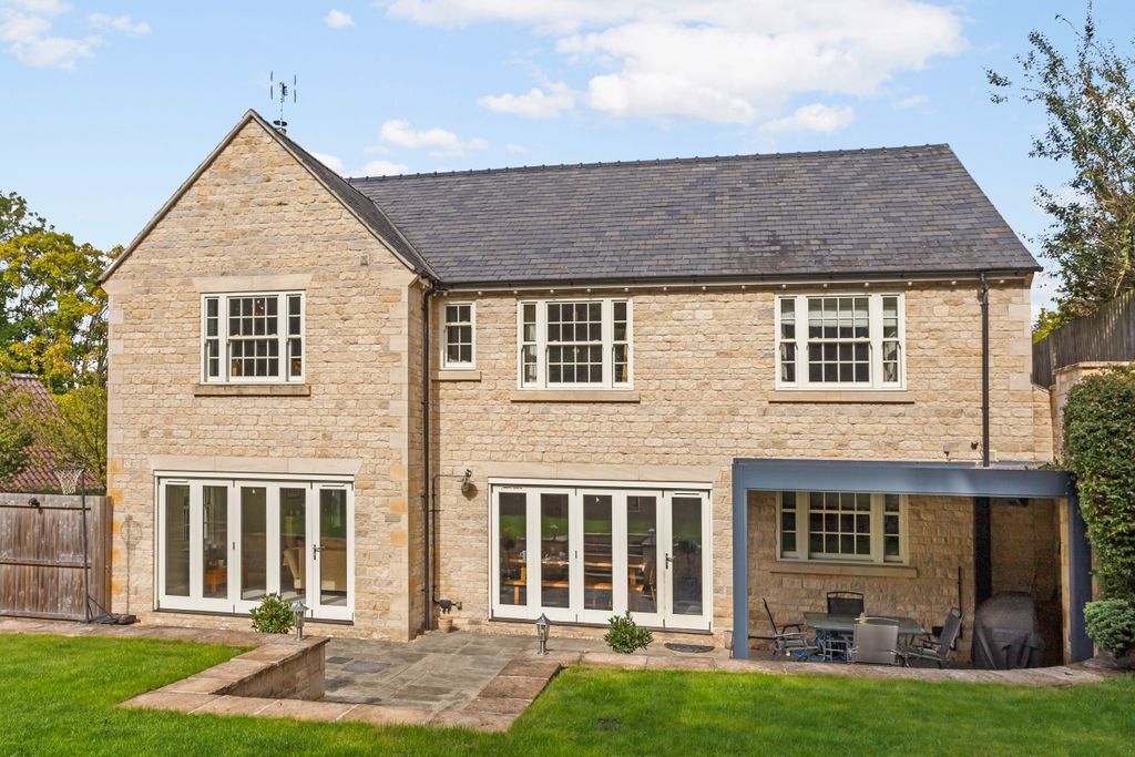 Property photo 2 of 49 Willow House 306868 - (44)