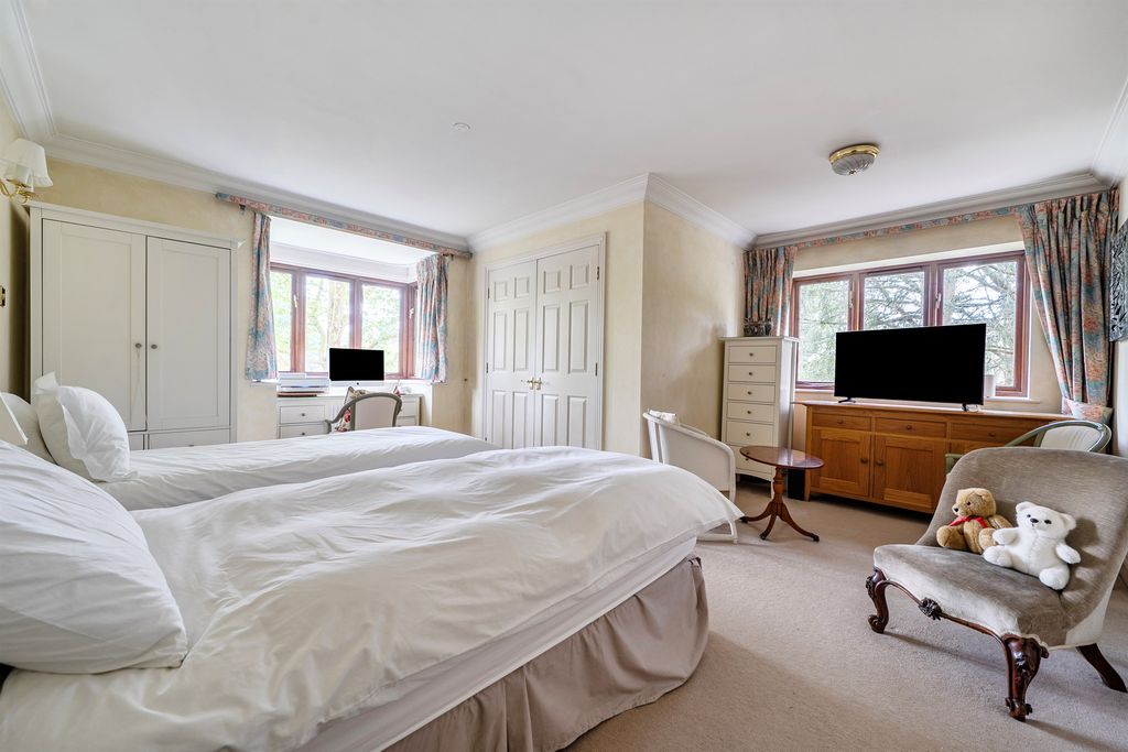 Additional image 10 of 2 bed flat for saleDerek Road, Maidenhead SL6