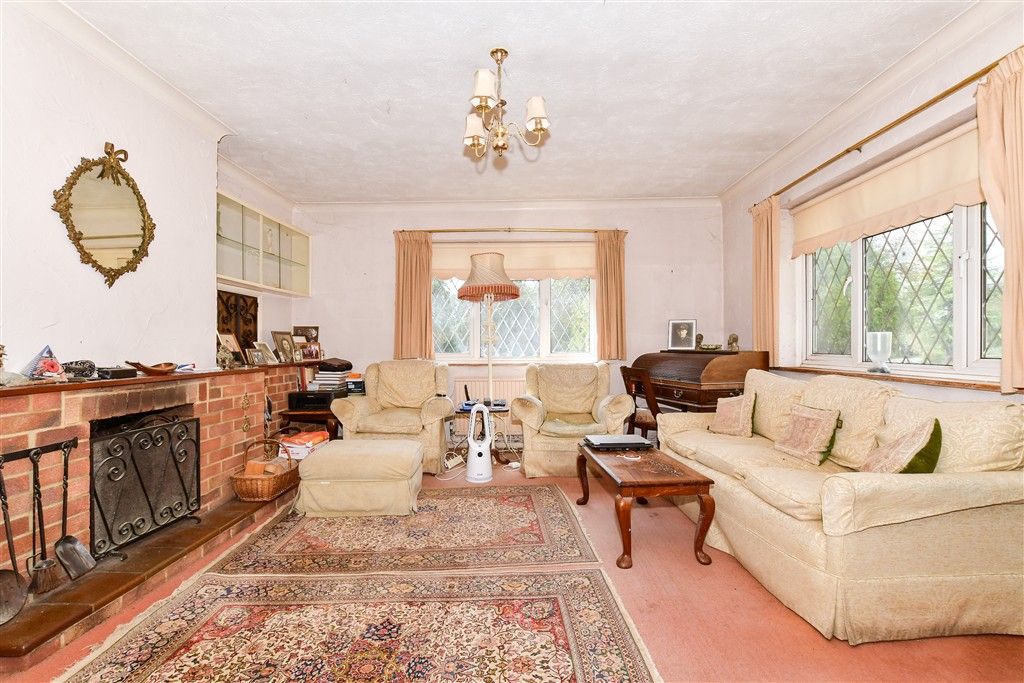 Property photo 3 of 12 Lounge