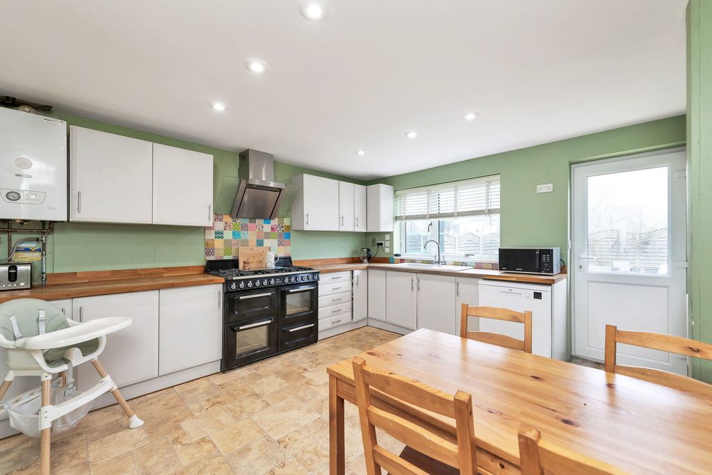 Property photo 2 of 16