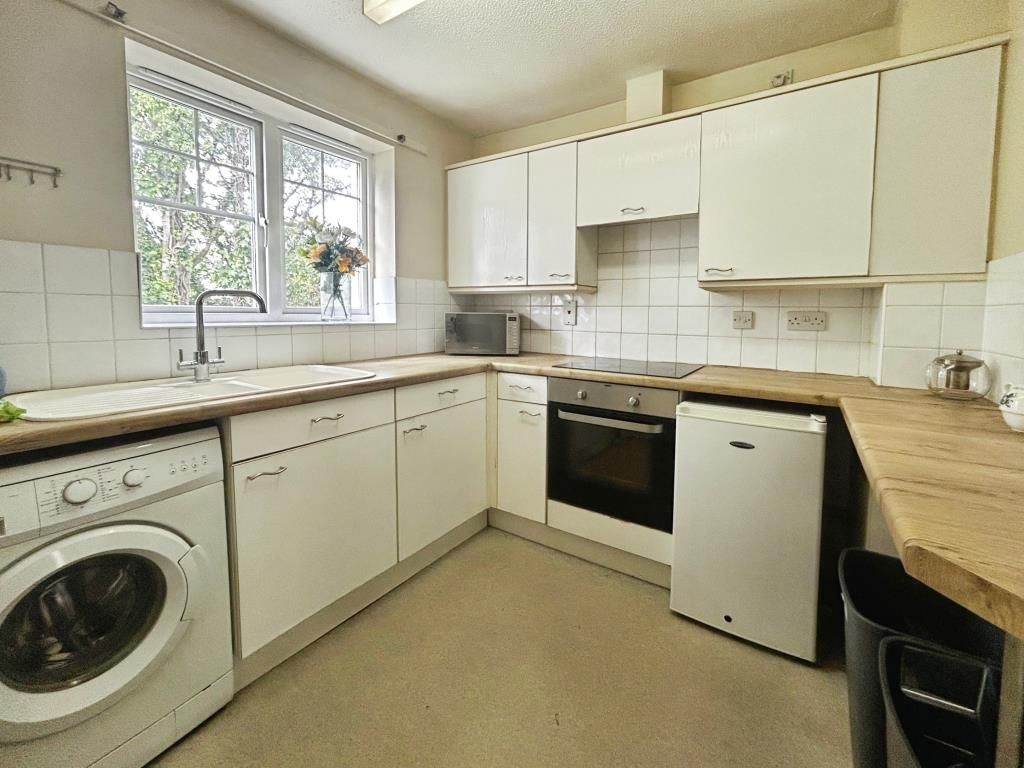 Property photo 2 of 9 Kitchen