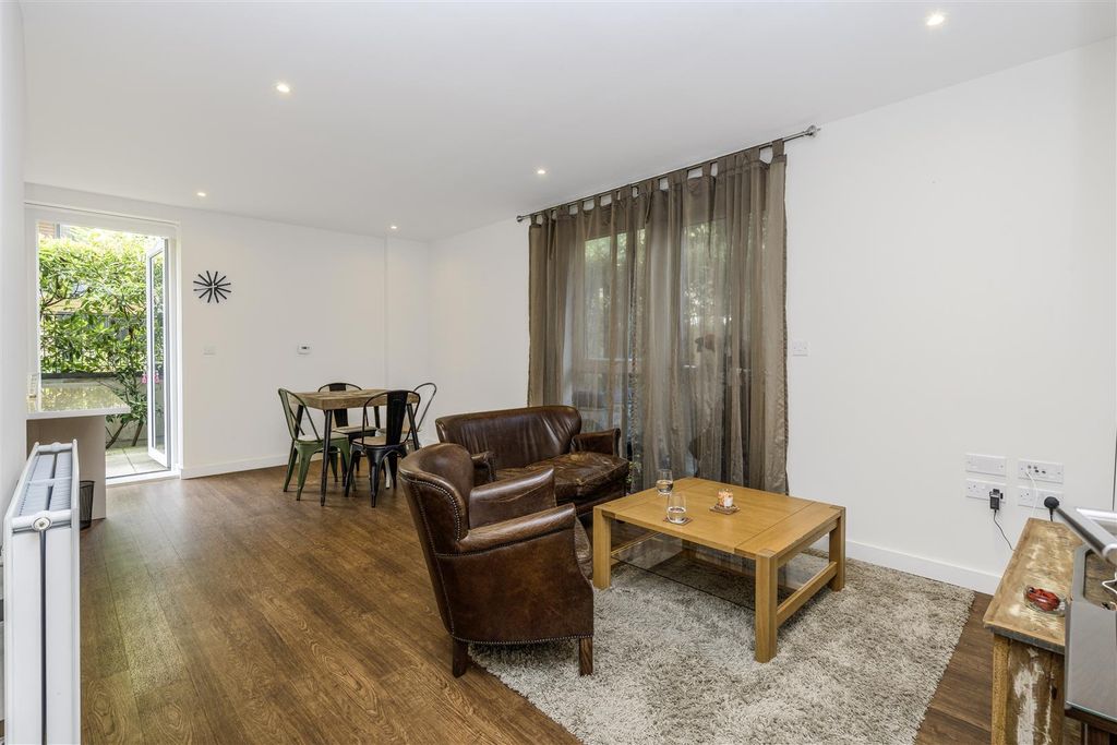 Property photo 3 of 12 Davidson Frost-Wellings, Dfw, Carnarvon Court, Sta
