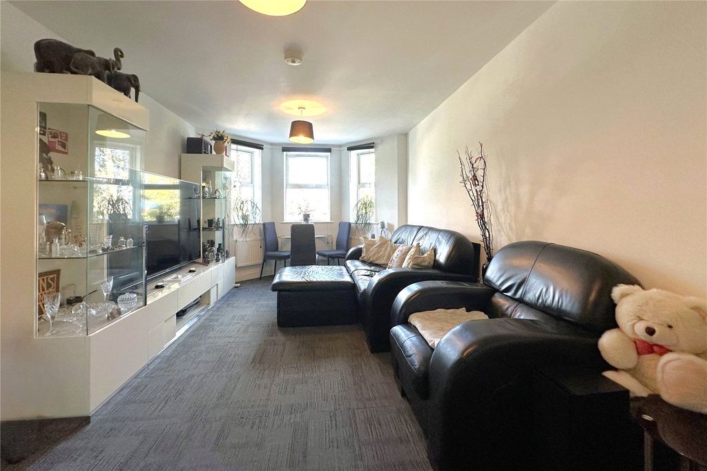 Property photo 2 of 12 Picture No. 05