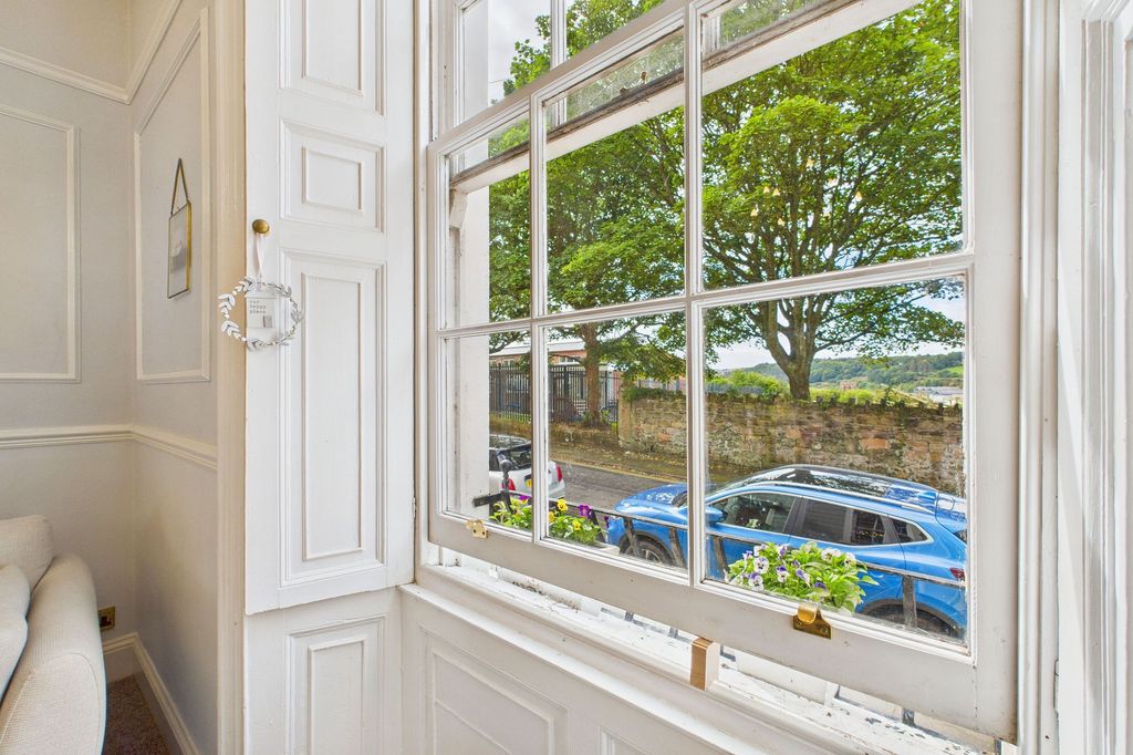 Property photo 3 of 46