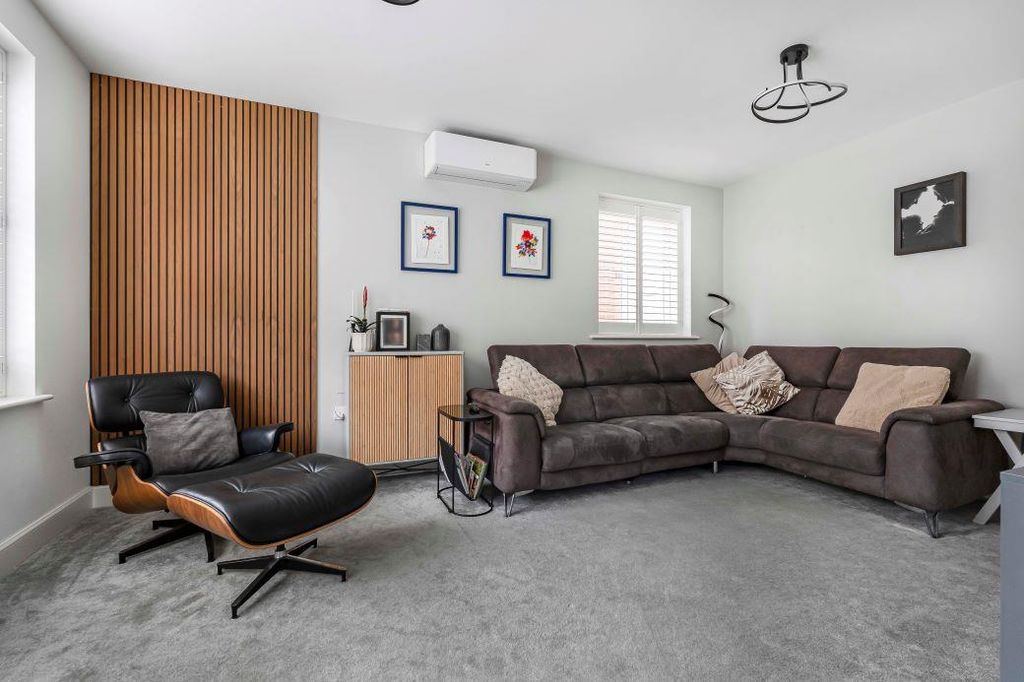 Property photo 3 of 32 17_60344.Jpg