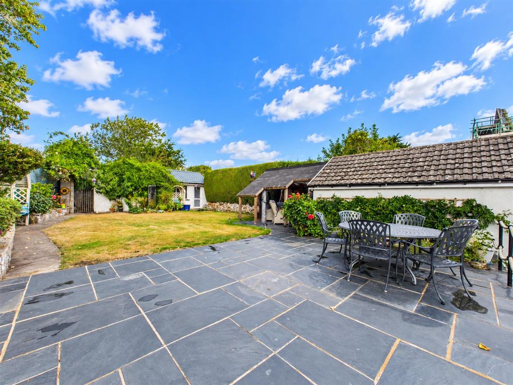 Property photo 2 of 28 260732Ca-B2E4-41c1-B8F9-9A48Aa8149c2.Png