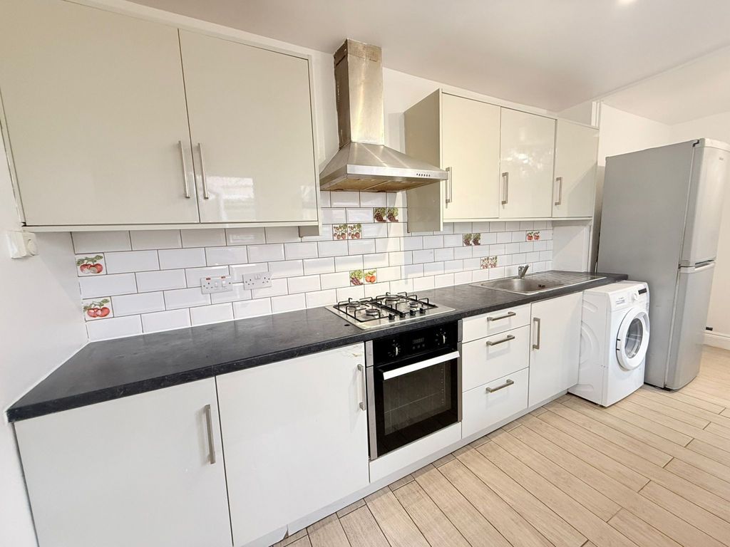 Property photo 3 of 12 Gallery