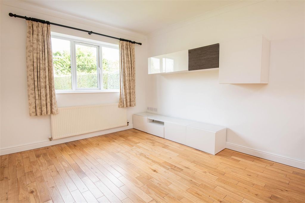 Property photo 2 of 14 Kitchen / Lounge