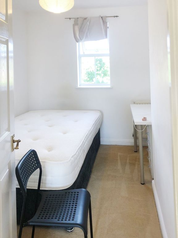 Property photo 3 of 17 Bright, Simply Furnished Bedroom With A Double Mat...