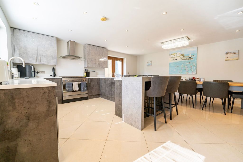 Property photo 3 of 30