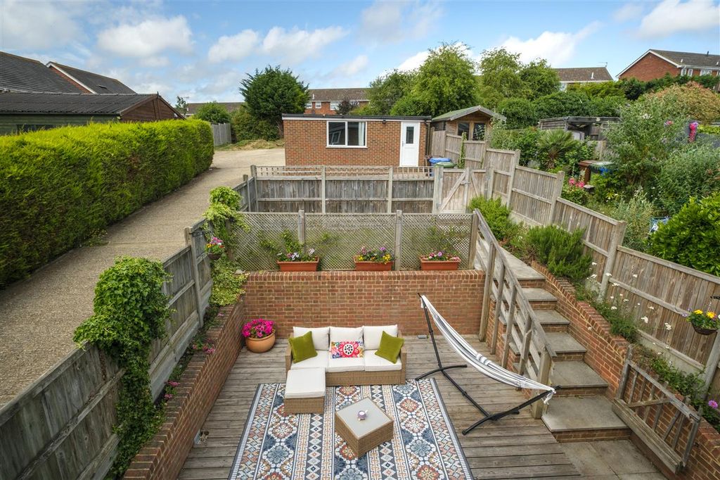 Property photo 2 of 25