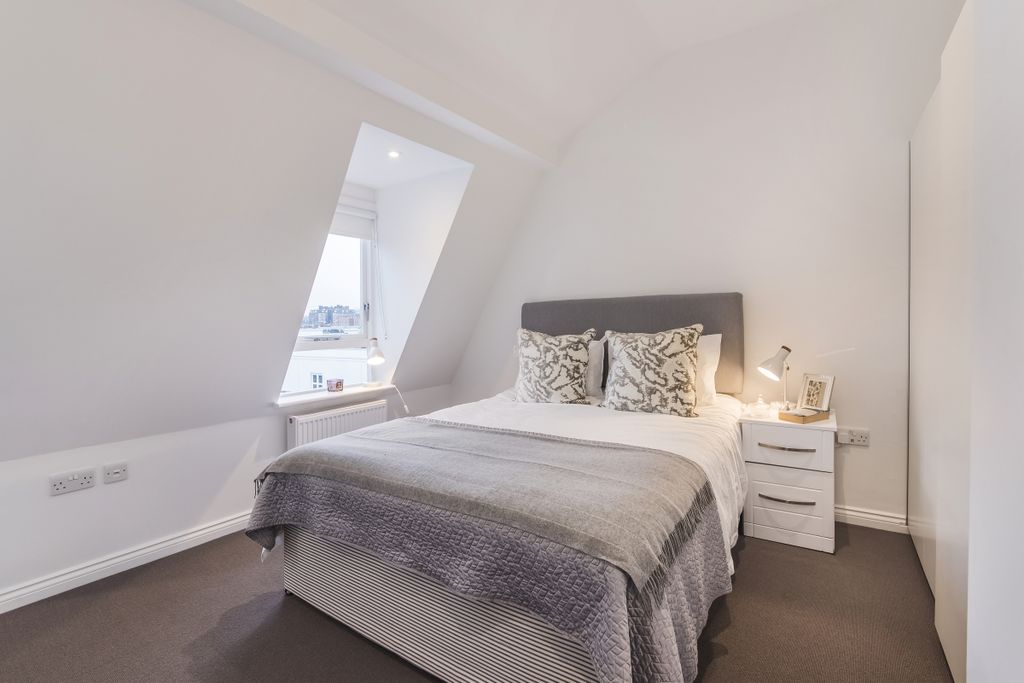 Property photo 3 of 10 M&amp;M, Flat B, 105 ...