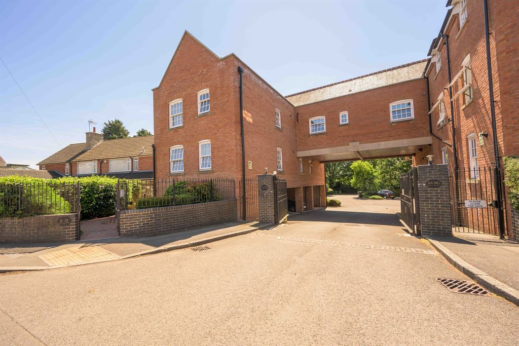 Property photo 1 of 12 Externally
