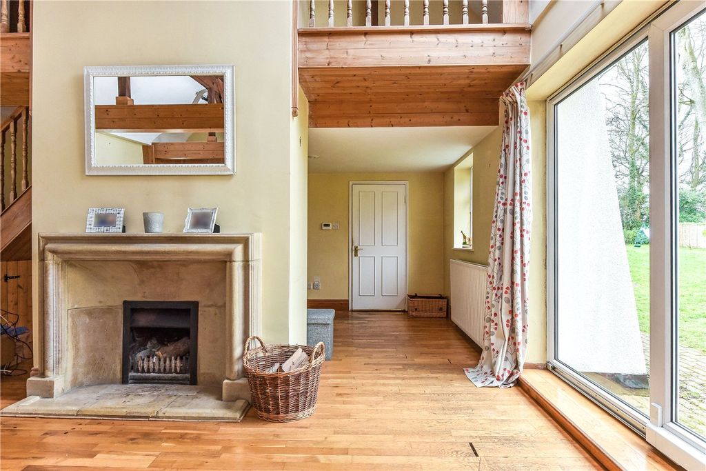 Property photo 3 of 13 Sitting Room