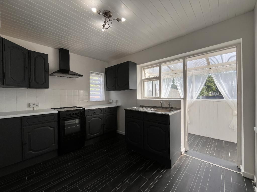 Property photo 3 of 14 Kitchen