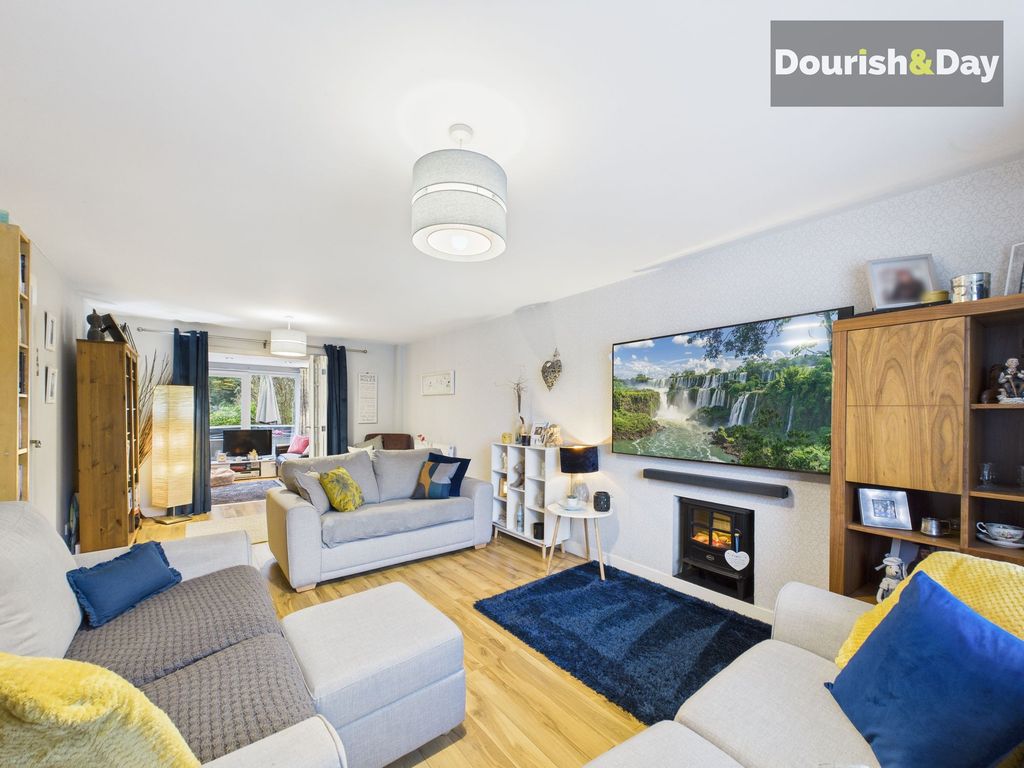 Property photo 2 of 33