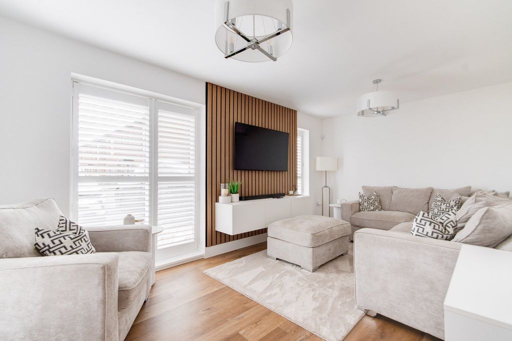 Property photo 2 of 21 Picture No. 11