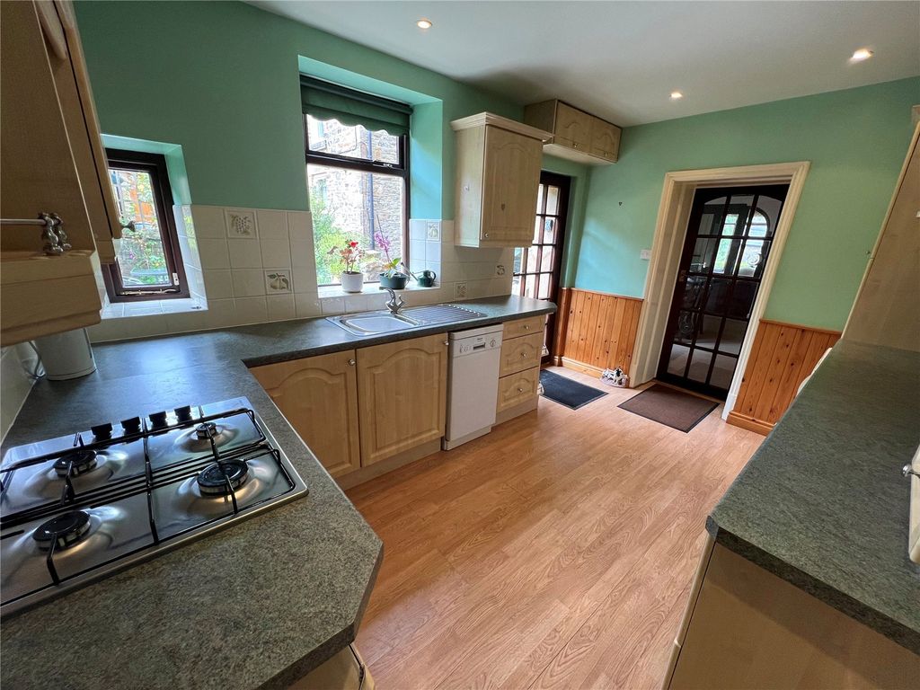 Property photo 2 of 14 Kitchen