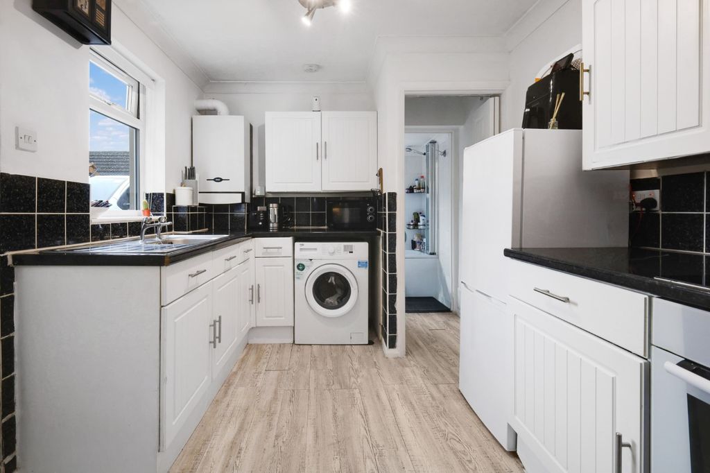 Property photo 3 of 10 4985784