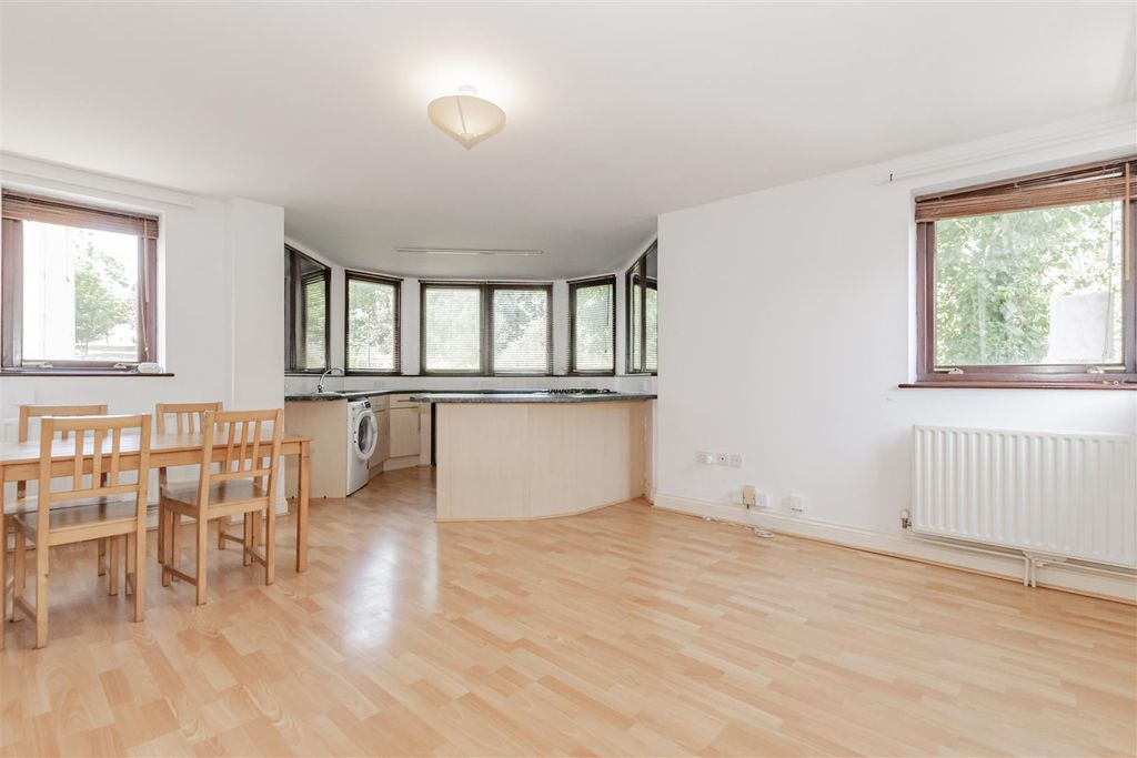 Property photo 2 of 13 Kitchen/Lounge