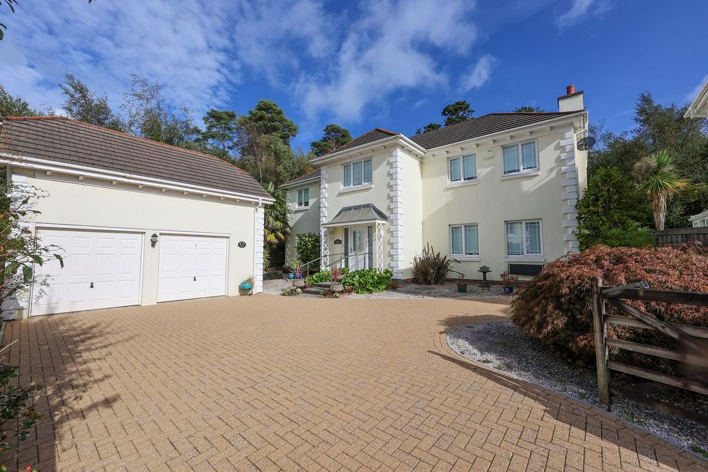 Property photo 1 of 28